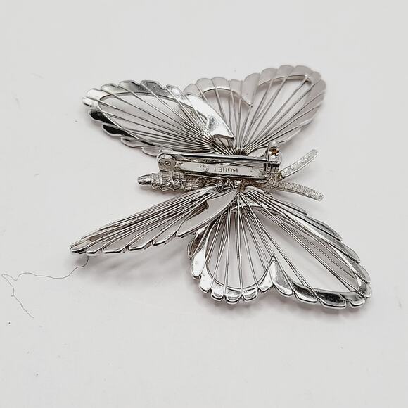 Vintage MONET Butterfly Brooch Rhodium Plate Openwork Insect 1960s - Picture 3 of 7